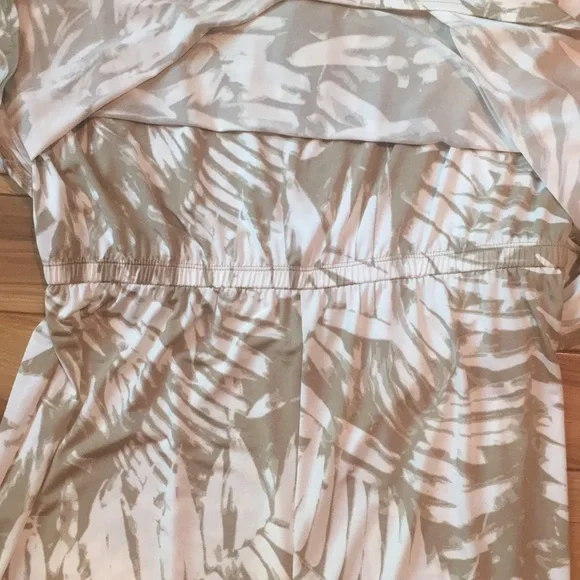 Beautiful women’s jumpsuit Chicos size 1 petite great for work or nite out! - Picture 4 of 6